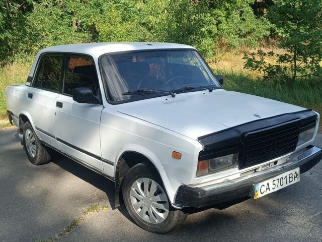 Белый ВАЗ 2107, объемом двигателя 1.5 л и пробегом 190 тыс. км за 610 $, фото 4 на Automoto.ua
