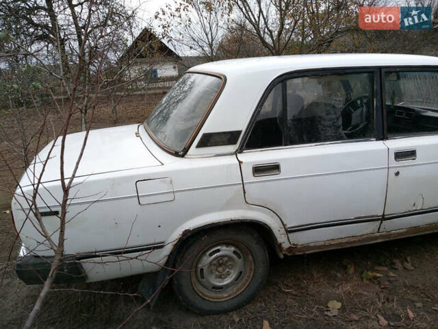 Белый ВАЗ 2107, объемом двигателя 1.5 л и пробегом 180 тыс. км за 471 $, фото 4 на Automoto.ua
