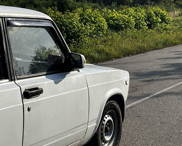 Белый ВАЗ 2107, объемом двигателя 1.5 л и пробегом 30 тыс. км за 700 $, фото 2 на Automoto.ua