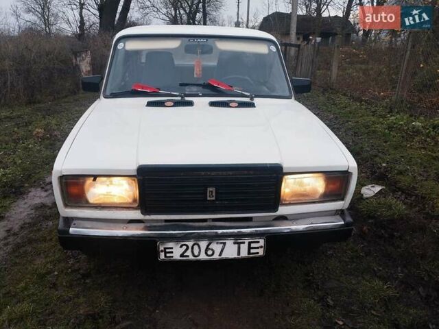 Белый ВАЗ 2107, объемом двигателя 1.5 л и пробегом 160 тыс. км за 950 $, фото 4 на Automoto.ua