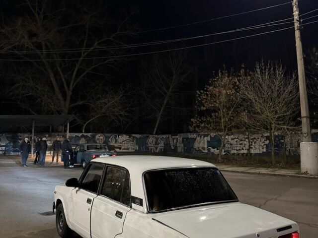 Белый ВАЗ 2107, объемом двигателя 1.5 л и пробегом 40 тыс. км за 461 $, фото 2 на Automoto.ua