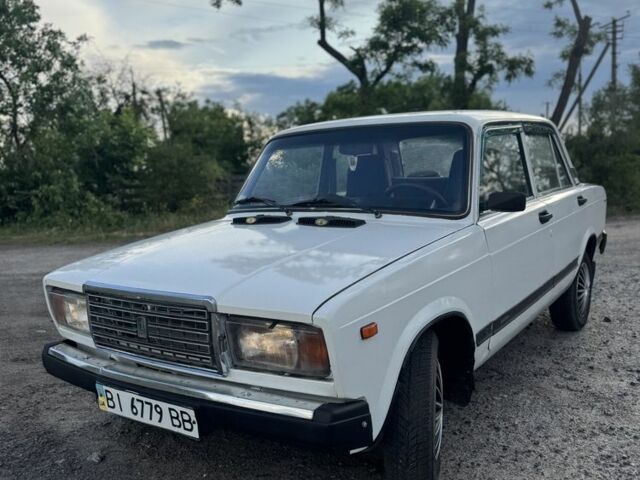 Белый ВАЗ 2107, объемом двигателя 1.5 л и пробегом 200 тыс. км за 1050 $, фото 2 на Automoto.ua
