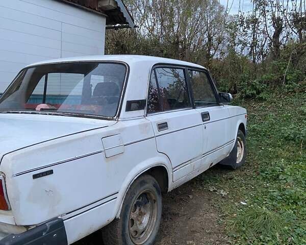 ВАЗ 2107 1989 в Черновцах на Automoto.ua Белый ВАЗ 2107, объемом двигателя 0 л и пробегом 82 тыс. км за 713 $, фото 1 на Automoto.ua