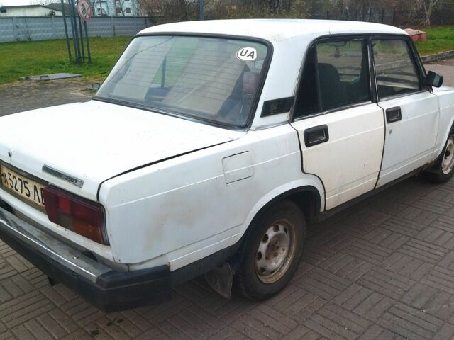 Белый ВАЗ 2107, объемом двигателя 1 л и пробегом 99 тыс. км за 555 $, фото 5 на Automoto.ua