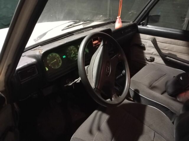 Белый ВАЗ 2107, объемом двигателя 1.5 л и пробегом 222 тыс. км за 591 $, фото 2 на Automoto.ua