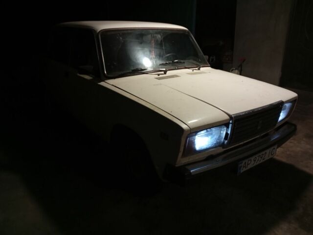 Белый ВАЗ 2107, объемом двигателя 1.5 л и пробегом 222 тыс. км за 591 $, фото 1 на Automoto.ua