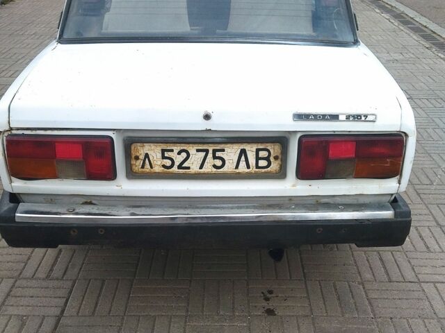 Белый ВАЗ 2107, объемом двигателя 1 л и пробегом 99 тыс. км за 555 $, фото 6 на Automoto.ua