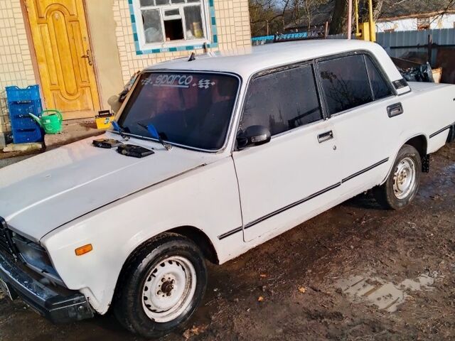 Белый ВАЗ 2107, объемом двигателя 1.5 л и пробегом 5 тыс. км за 355 $, фото 1 на Automoto.ua
