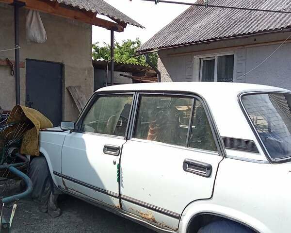 Белый ВАЗ 2107, объемом двигателя 1.5 л и пробегом 236 тыс. км за 500 $, фото 4 на Automoto.ua