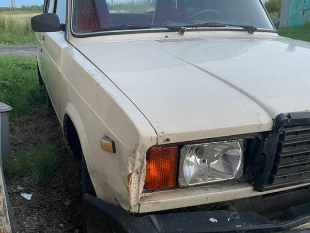 Белый ВАЗ 2107, объемом двигателя 1.5 л и пробегом 14 тыс. км за 301 $, фото 4 на Automoto.ua