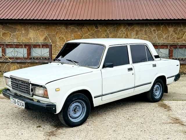 Белый ВАЗ 2107, объемом двигателя 1.5 л и пробегом 250 тыс. км за 1050 $, фото 1 на Automoto.ua