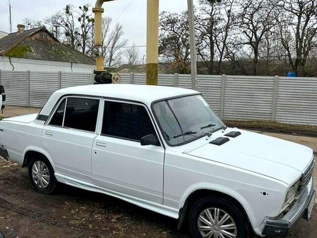 Белый ВАЗ 2107, объемом двигателя 1.5 л и пробегом 347 тыс. км за 1400 $, фото 2 на Automoto.ua