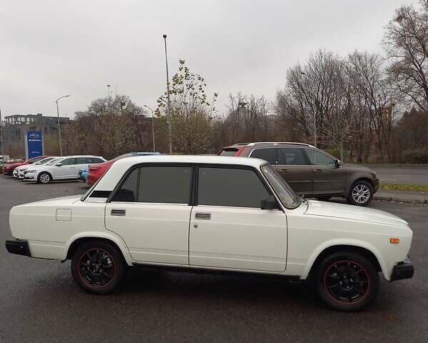 Білий ВАЗ 2107, об'ємом двигуна 1.5 л та пробігом 112 тис. км за 3000 $, фото 3 на Automoto.ua