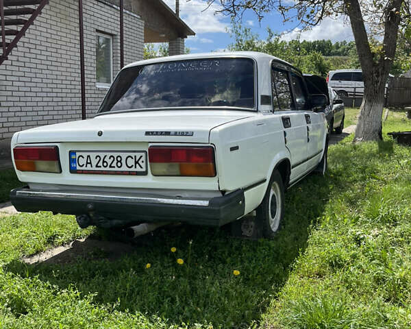 Белый ВАЗ 2107, объемом двигателя 1.3 л и пробегом 200 тыс. км за 999 $, фото 1 на Automoto.ua
