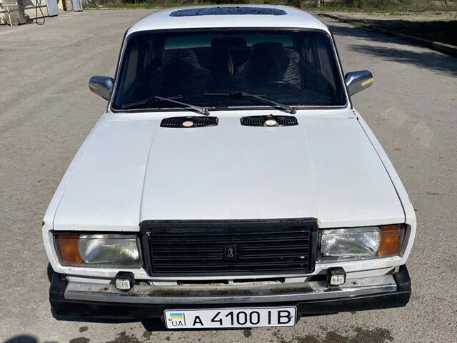 Белый ВАЗ 2107, объемом двигателя 1.6 л и пробегом 131 тыс. км за 526 $, фото 2 на Automoto.ua