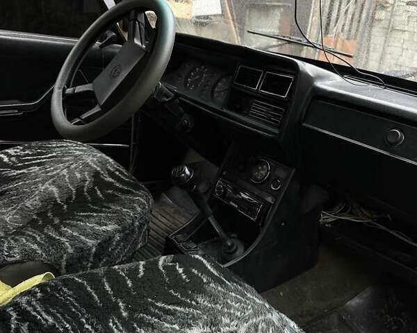 Белый ВАЗ 2107, объемом двигателя 1.6 л и пробегом 300 тыс. км за 556 $, фото 4 на Automoto.ua