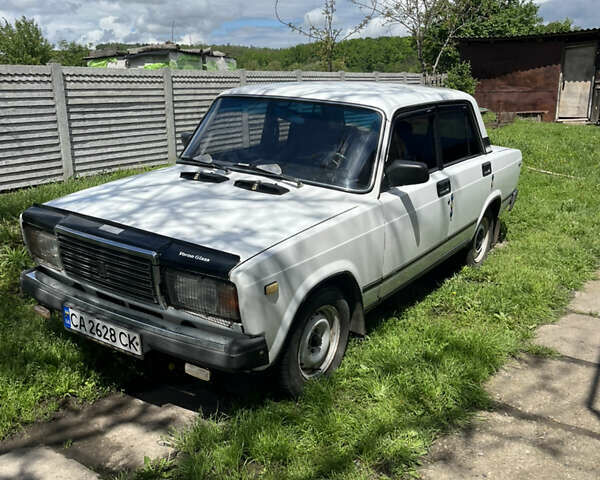 Белый ВАЗ 2107, объемом двигателя 1.3 л и пробегом 200 тыс. км за 999 $, фото 3 на Automoto.ua