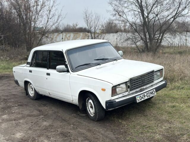 Белый ВАЗ 2107, объемом двигателя 1.5 л и пробегом 200 тыс. км за 600 $, фото 1 на Automoto.ua