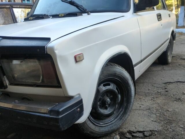 ВАЗ 2107 1990 в Татарбунарах на Automoto.ua Белый ВАЗ 2107, объемом двигателя 1.5 л и пробегом 56 тыс. км за 1000 $, фото 1 на Automoto.ua