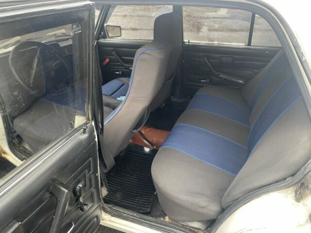 Білий ВАЗ 2107, об'ємом двигуна 1.6 л та пробігом 100 тис. км за 638 $, фото 5 на Automoto.ua