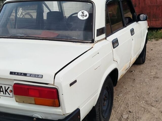 Белый ВАЗ 2107, объемом двигателя 0 л и пробегом 80 тыс. км за 600 $, фото 2 на Automoto.ua