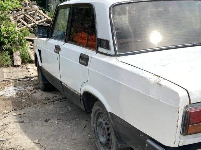 ВАЗ 2107 1990 в Хмельницком на Automoto.ua Белый ВАЗ 2107, объемом двигателя 1.5 л и пробегом 80 тыс. км за 450 $, фото 2 на Automoto.ua