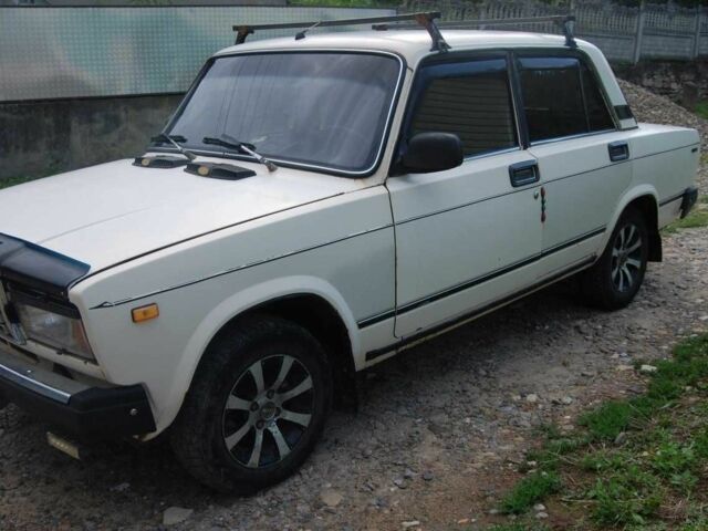 Белый ВАЗ 2107, объемом двигателя 1.6 л и пробегом 82 тыс. км за 1000 $, фото 1 на Automoto.ua