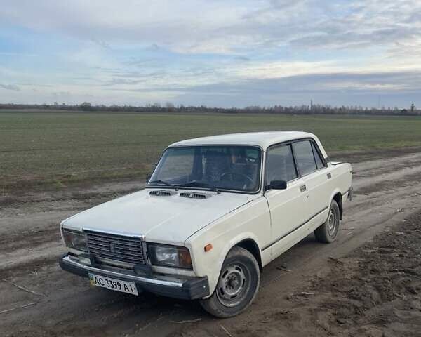 Белый ВАЗ 2107, объемом двигателя 1.6 л и пробегом 300 тыс. км за 556 $, фото 5 на Automoto.ua
