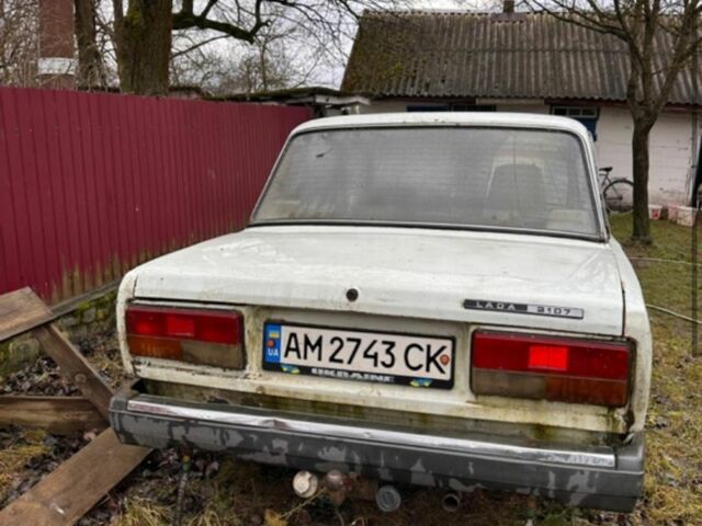 Белый ВАЗ 2107, объемом двигателя 1.5 л и пробегом 200 тыс. км за 280 $, фото 2 на Automoto.ua