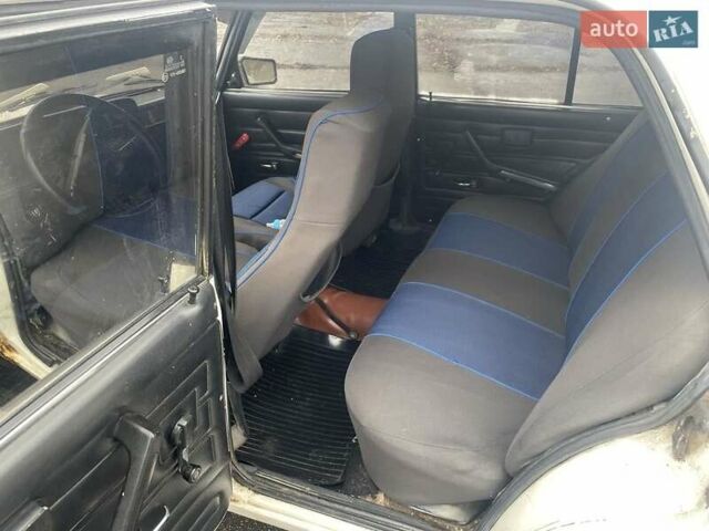 Белый ВАЗ 2107, объемом двигателя 1.6 л и пробегом 100 тыс. км за 638 $, фото 4 на Automoto.ua