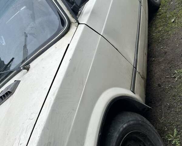 Белый ВАЗ 2107, объемом двигателя 1.6 л и пробегом 300 тыс. км за 556 $, фото 1 на Automoto.ua