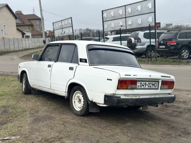 Белый ВАЗ 2107, объемом двигателя 1.5 л и пробегом 200 тыс. км за 600 $, фото 2 на Automoto.ua