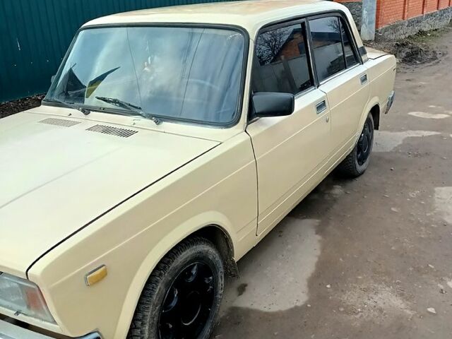 Белый ВАЗ 2107, объемом двигателя 1.5 л и пробегом 250 тыс. км за 560 $, фото 1 на Automoto.ua