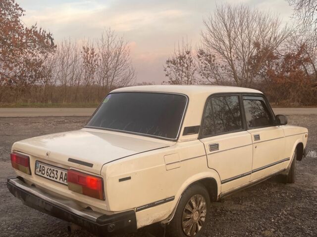 Белый ВАЗ 2107, объемом двигателя 1.5 л и пробегом 50 тыс. км за 595 $, фото 3 на Automoto.ua