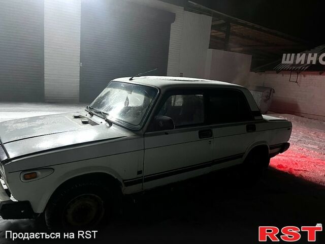 Білий ВАЗ 2107, об'ємом двигуна 1.5 л та пробігом 300 тис. км за 750 $, фото 5 на Automoto.ua