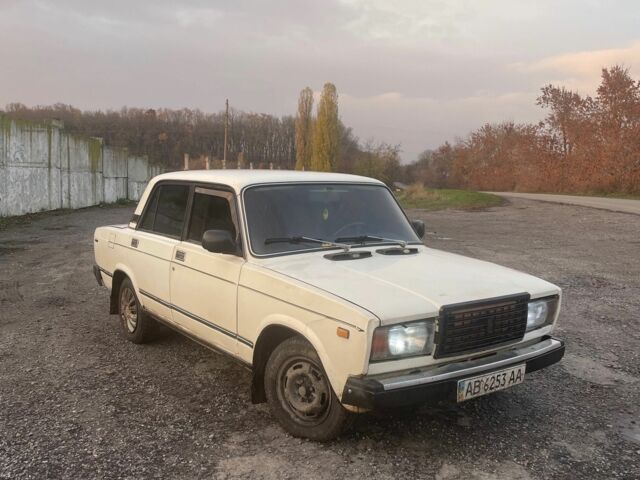 Белый ВАЗ 2107, объемом двигателя 1.5 л и пробегом 50 тыс. км за 595 $, фото 2 на Automoto.ua