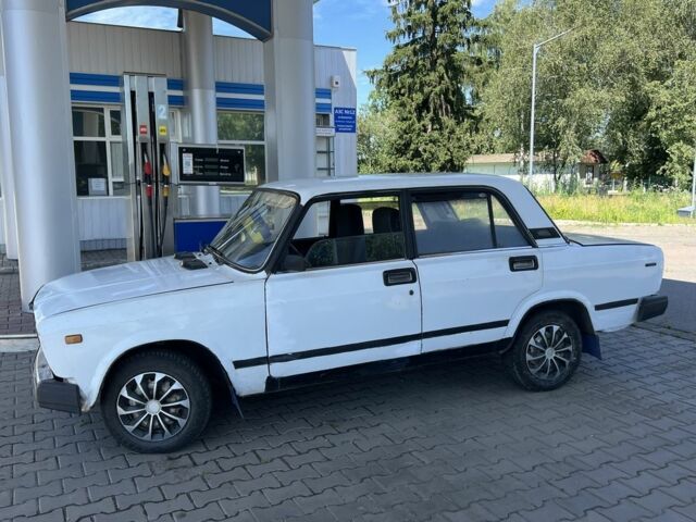 Белый ВАЗ 2107, объемом двигателя 1.5 л и пробегом 140 тыс. км за 601 $, фото 2 на Automoto.ua