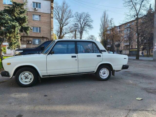 Белый ВАЗ 2107, объемом двигателя 1.5 л и пробегом 200 тыс. км за 1200 $, фото 11 на Automoto.ua