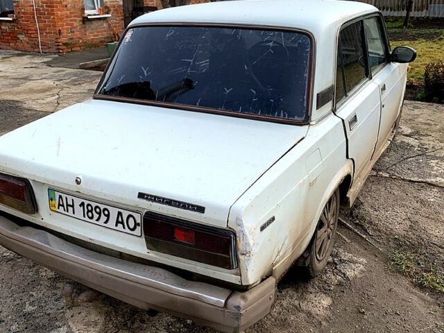 Белый ВАЗ 2107, объемом двигателя 1.5 л и пробегом 200 тыс. км за 400 $, фото 5 на Automoto.ua