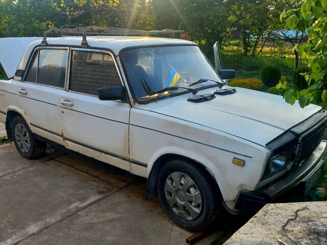 Белый ВАЗ 2107, объемом двигателя 1.5 л и пробегом 260 тыс. км за 500 $, фото 2 на Automoto.ua