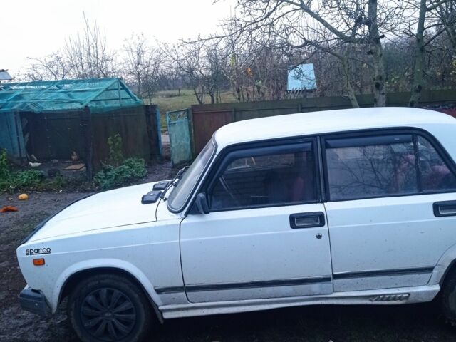 Белый ВАЗ 2107, объемом двигателя 1.5 л и пробегом 2 тыс. км за 572 $, фото 4 на Automoto.ua