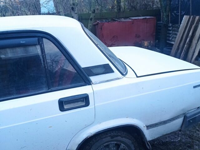 Белый ВАЗ 2107, объемом двигателя 1.5 л и пробегом 2 тыс. км за 572 $, фото 2 на Automoto.ua
