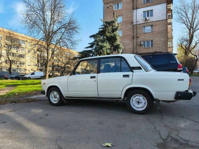 Белый ВАЗ 2107, объемом двигателя 1.5 л и пробегом 200 тыс. км за 1200 $, фото 10 на Automoto.ua