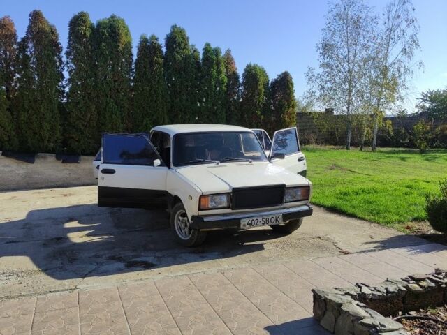 Белый ВАЗ 2107, объемом двигателя 0 л и пробегом 400 тыс. км за 1000 $, фото 1 на Automoto.ua