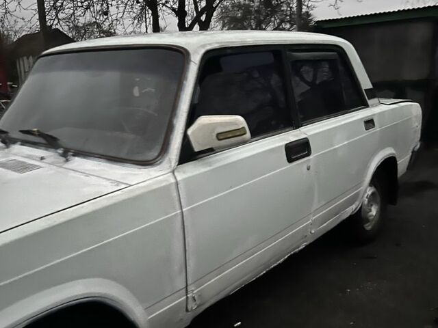 Белый ВАЗ 2107, объемом двигателя 1.5 л и пробегом 80 тыс. км за 381 $, фото 1 на Automoto.ua