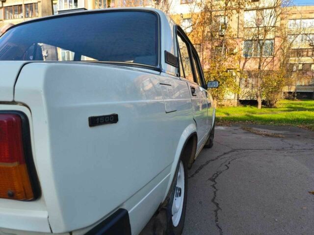 Белый ВАЗ 2107, объемом двигателя 1.5 л и пробегом 200 тыс. км за 1200 $, фото 2 на Automoto.ua