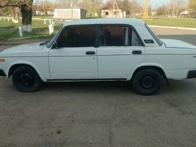 ВАЗ 2107 1991 в Добровеличковке на Automoto.ua Белый ВАЗ 2107, объемом двигателя 1 л и пробегом 200 тыс. км за 650 $, фото 2 на Automoto.ua