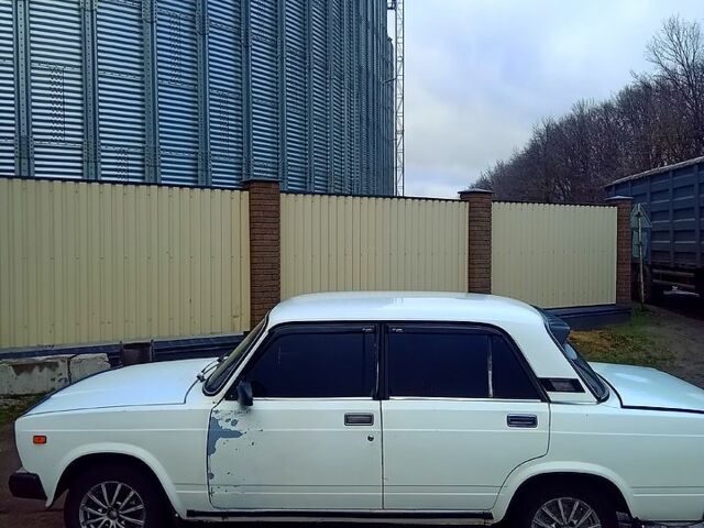 Белый ВАЗ 2107, объемом двигателя 1.3 л и пробегом 158 тыс. км за 950 $, фото 6 на Automoto.ua