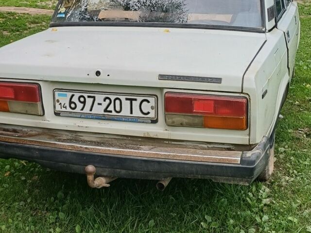 Белый ВАЗ 2107, объемом двигателя 1 л и пробегом 160 тыс. км за 409 $, фото 3 на Automoto.ua