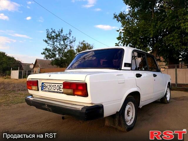 Белый ВАЗ 2107, объемом двигателя 1.5 л и пробегом 132 тыс. км за 900 $, фото 2 на Automoto.ua